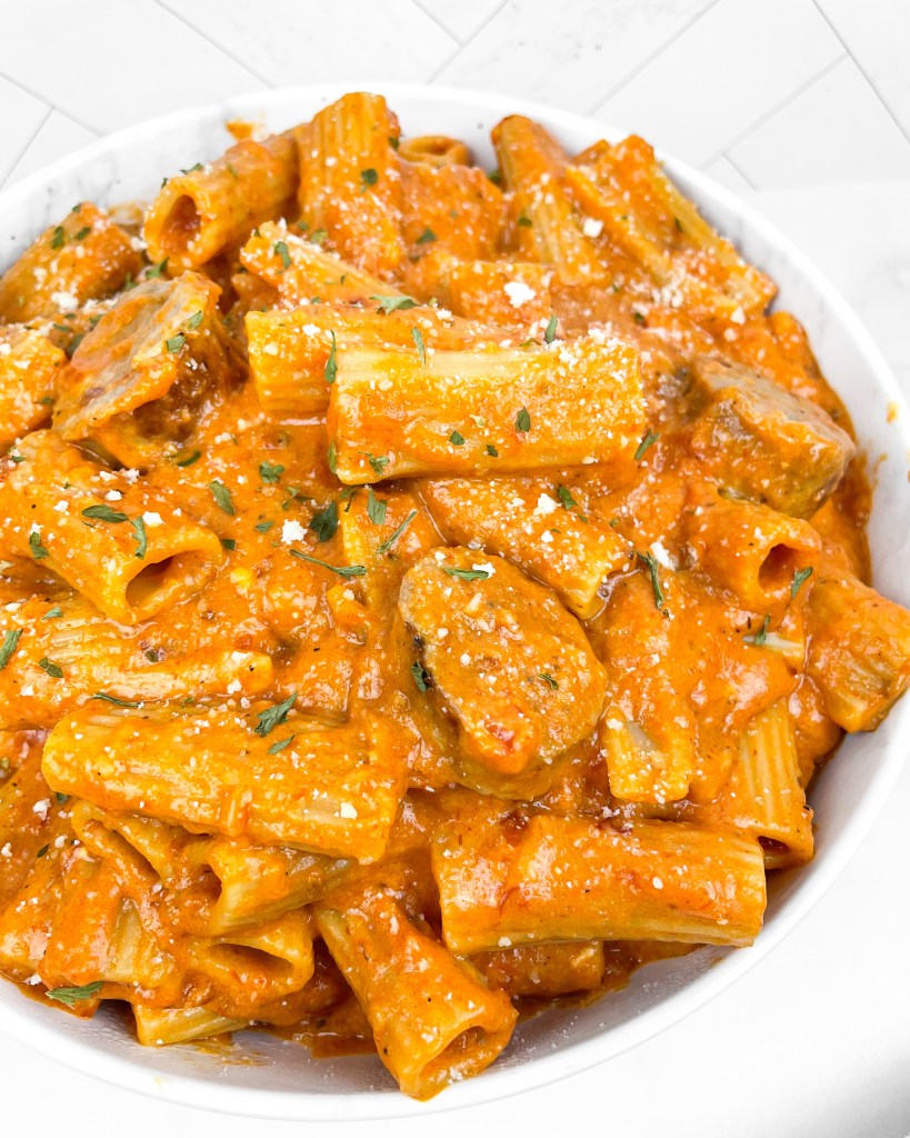 Spicy Rigatoni alla Vodka - Allie Carte Dishes